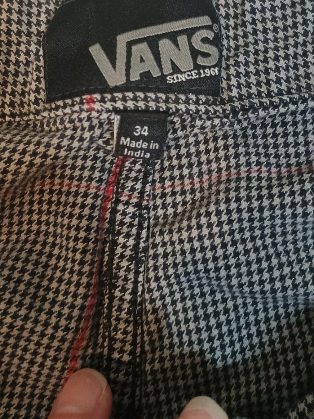 Vans/Shorts/Mens 34/Grey Black Houndstooth Red Pinstripe Off The Wall Skate Casu - Picture 2 of 7